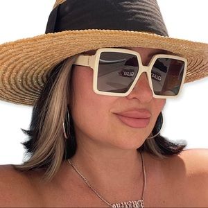 QUAY Almost Ready Polarized Sunglasses
Ivory Frame Brown Gradient Lenses Square